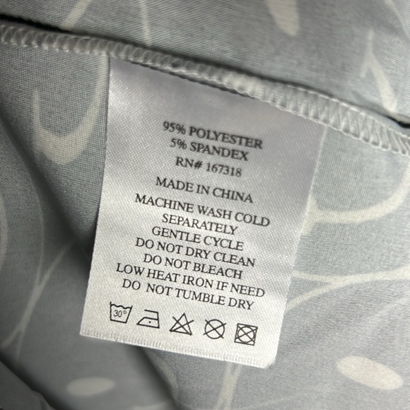 Negative Space Smiley Face Button Up Shirt Mens Size S - Picture 4 of 4